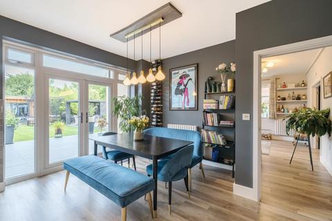 6 Daborn Close, West End, Woking, GU24 9FZ