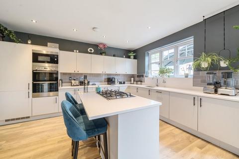 6 Daborn Close, West End, Woking, GU24 9FZ