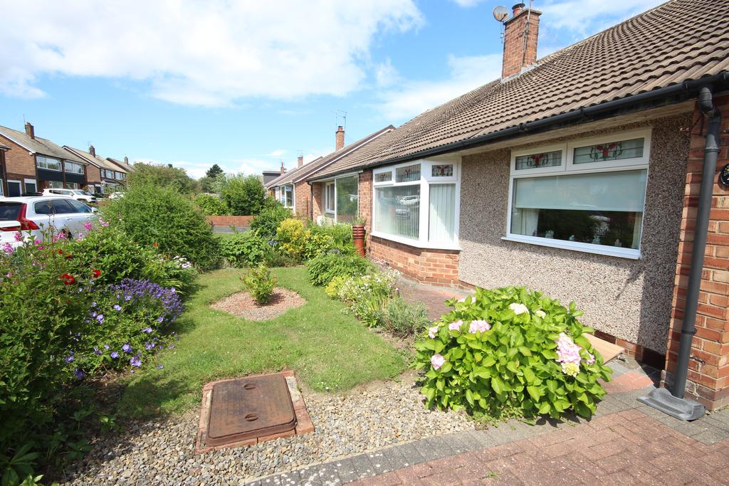 Woodburn Square, Whitley Lodge, Whitley Bay, NE26 3JE 2 bed semidetached bungalow for sale £