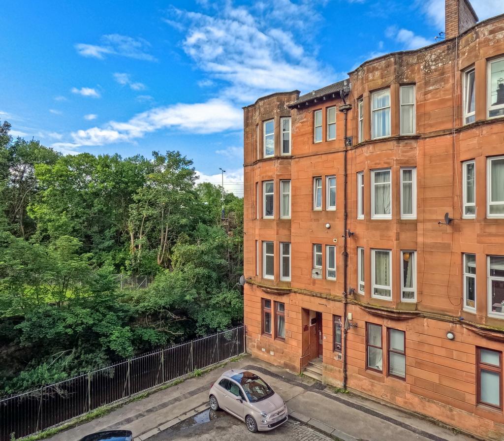 Ettrick Place, Flat 1/2, Shawlands... 1 bed flat £99,000