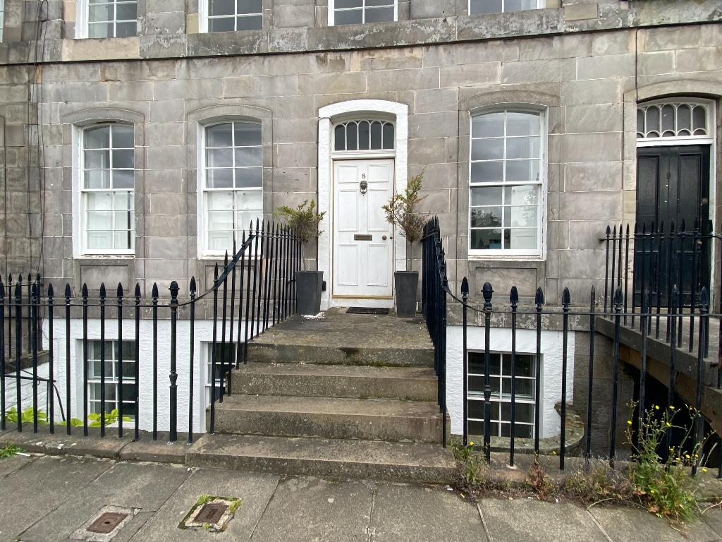 Gardners Crescent, Fountainbridge, Edinburgh, EH3 2 bed flat £1,750