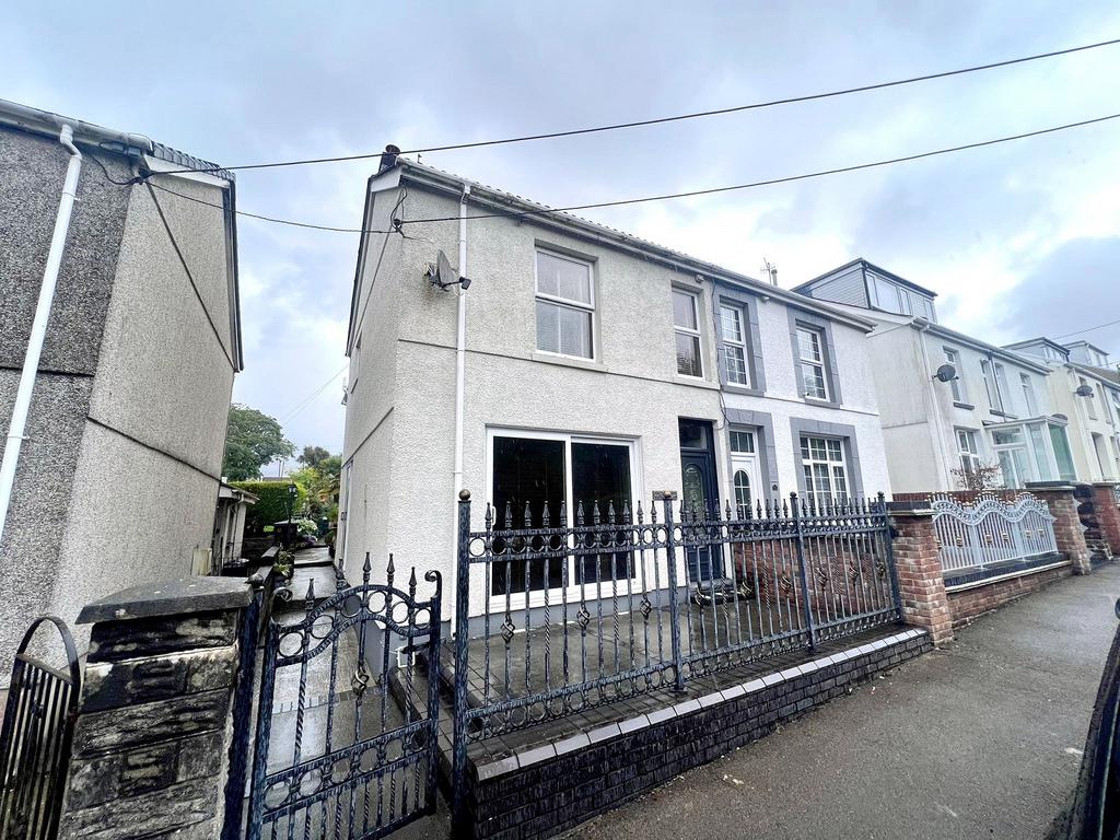 Martyns Avenue, Seven Sisters, Neath... 3 bed semidetached house £