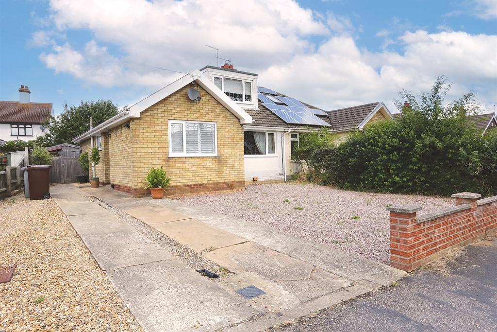 St Edmunds Road, Acle, Norwich, NR13 4 bed bungalow for sale £325,000