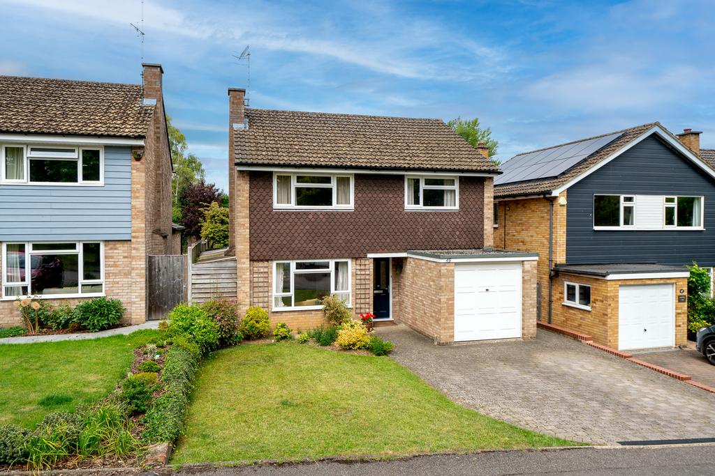 Lombardy Drive, Berkhamsted HP4 4 bed detached house for sale £835,000