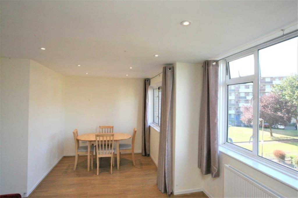 Bannister House, Bannister, SW8 3 bed flat £500,000