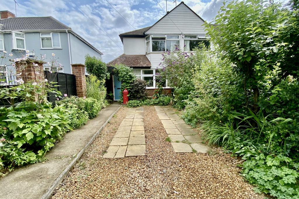 Wolverton Road, Haversham, Buckinghamshire, MK19 3 bed end of terrace