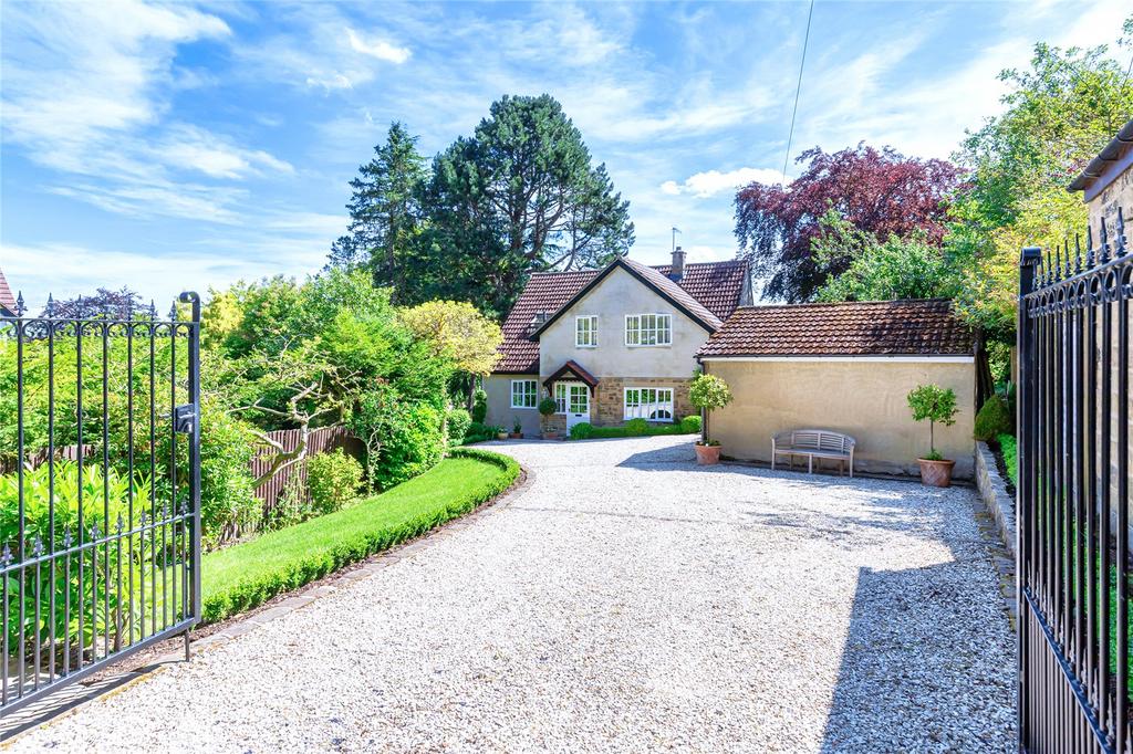 Victoria Avenue, Ilkley, West Yorkshire, LS29 4 bed detached house for
