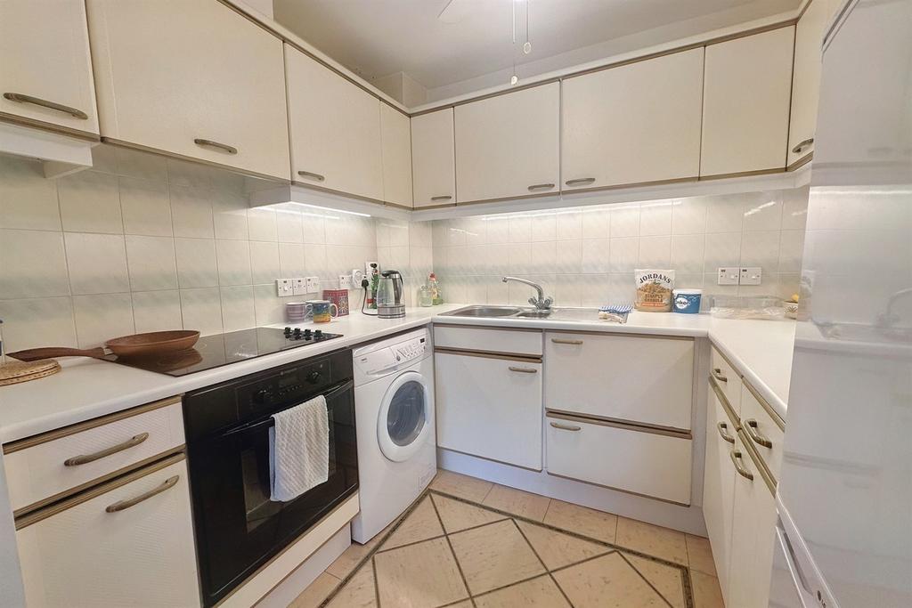 Canford Cliffs 2 bed retirement property for sale £260,000