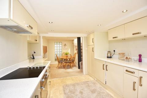 2 bedroom terraced house for sale, Church Square, Harrogate