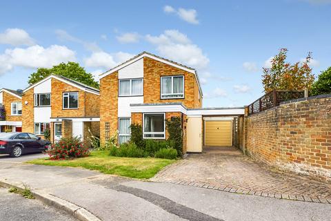 3 Allcard Close, Horsham, RH12 5AJ