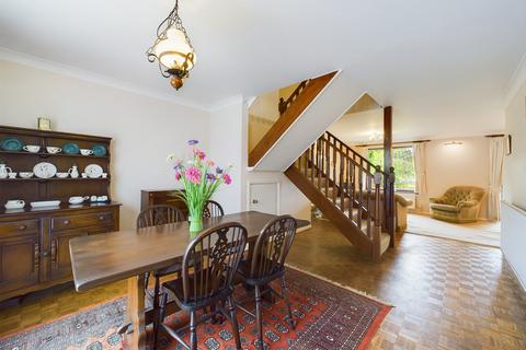3 Allcard Close, Horsham, RH12 5AJ