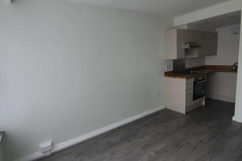 Studio to rent, Flat 21, Bank House, Church Street