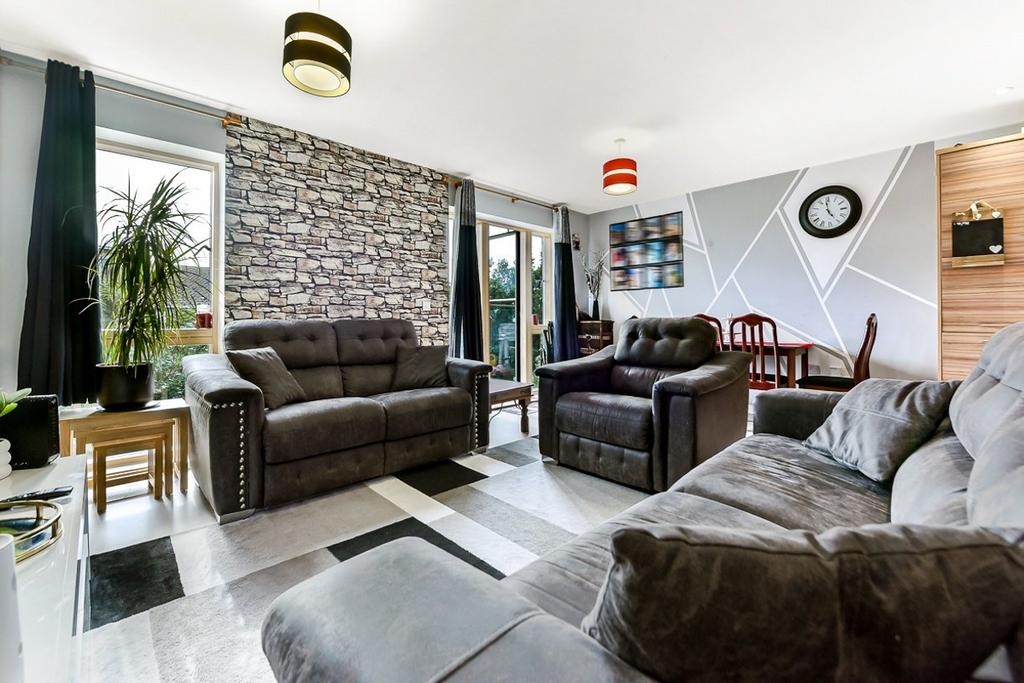 Trout Road, Yiewsley, West Drayton, UB7 7FW 2 bed apartment for sale