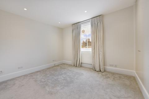 3 bedroom flat to rent, Cadogan Square, London