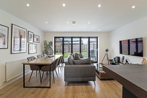 36 Devana Gardens, Chester, CH4 7FA