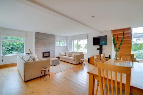 4 bedroom detached house for sale - Hollies Close, Royston