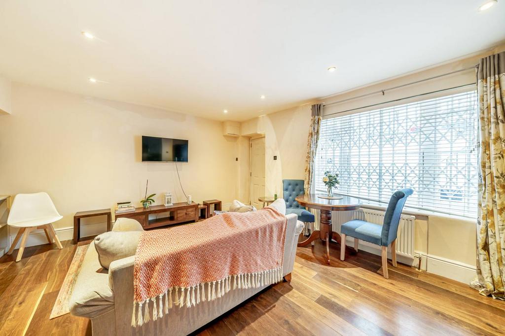 Mornington Crescent, Mornington Crescent, London, NW1 1 bed flat for