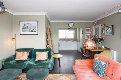 2 bedroom flat for sale, Beach Road, Penarth