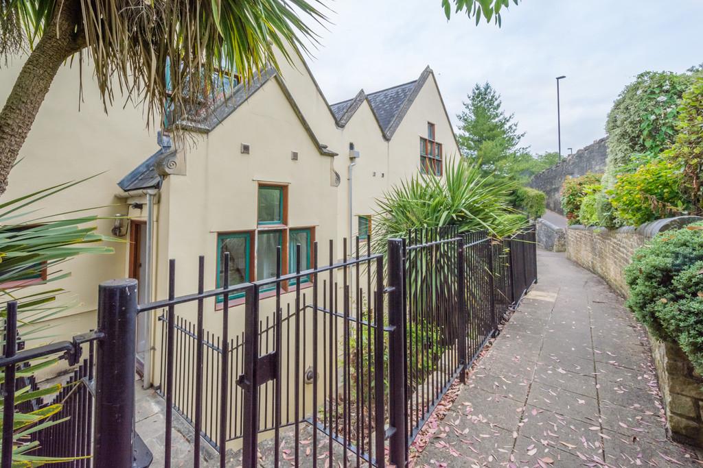 Wells Road, Bath 2 bed apartment £1,700 pcm (£392 pw)