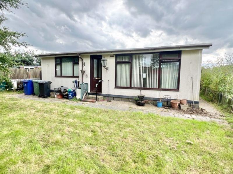 3RD AVENUE, HUMBERSTON FITTIES 3 bed detached bungalow for sale £70,000