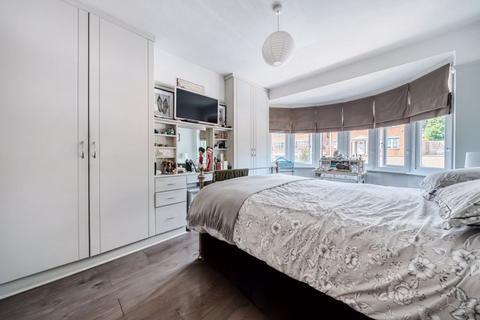 25 The Vale, Coulsdon, CR5 2AU