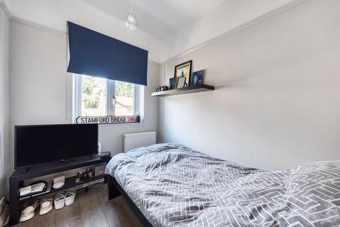 25 The Vale, Coulsdon, CR5 2AU