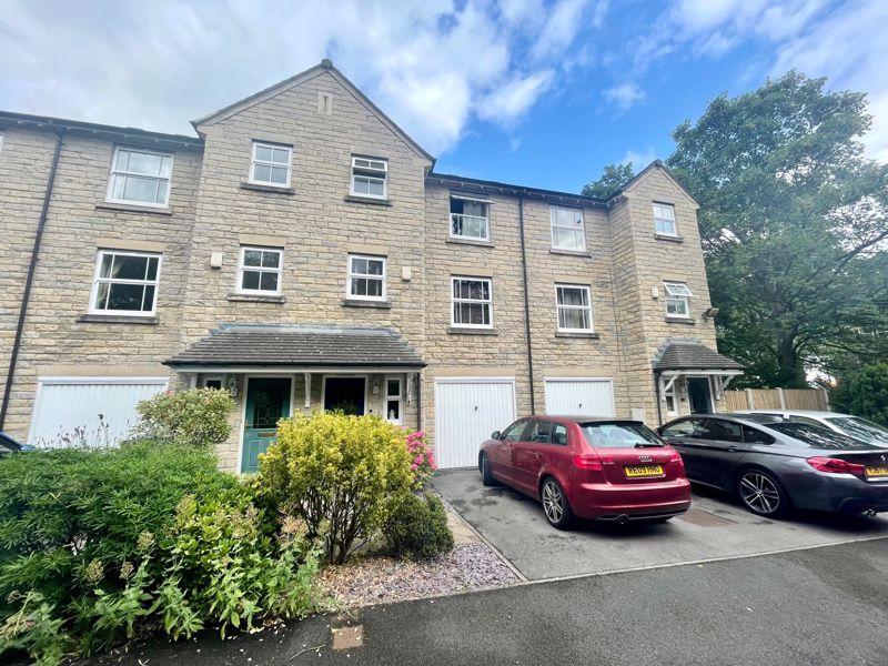 Charnock Close, Savile Park,Halifax 3 bed townhouse £275,000