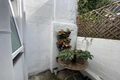 22 Pauls Row, Truro, TR1 1HH