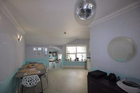 3 bedroom apartment for sale, Flat 6, 24 Palace Terrace, Queens Promenade, Douglas