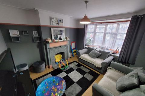 58 Reynolds Avenue, Chadwell Heath, Romford, RM6 4NS