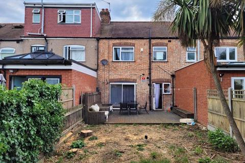 58 Reynolds Avenue, Chadwell Heath, Romford, RM6 4NS