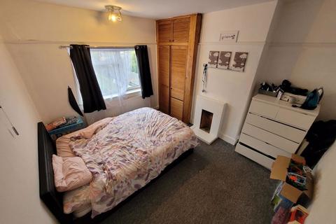 58 Reynolds Avenue, Chadwell Heath, Romford, RM6 4NS