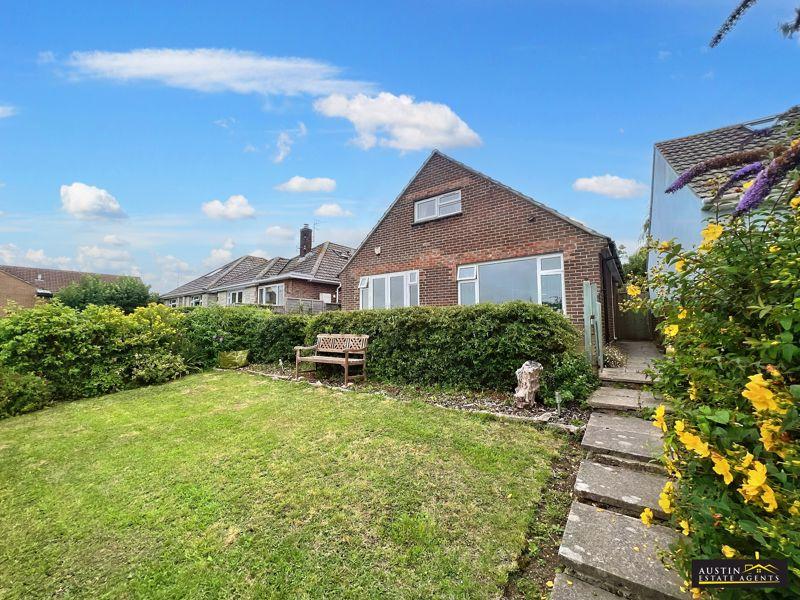 WEYVIEW CRESCENT, UPWEY, WEYMOUTH, DORSET 3 bed detached bungalow for