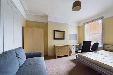 121 Stroud Road, Gloucester, GL1 5AH
