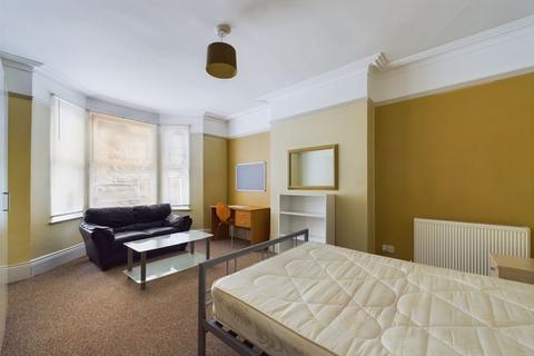 121 Stroud Road, Gloucester, GL1 5AH