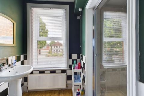 121 Stroud Road, Gloucester, GL1 5AH
