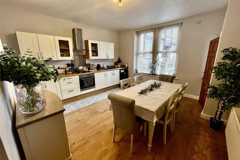 2 bedroom end of terrace house for sale, High Street, Cleckheaton, West Yorkshire, BD19