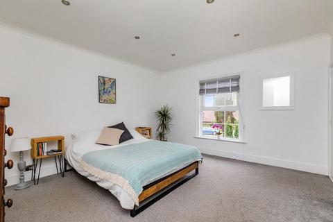 2 bedroom terraced house for sale, London Road, Burgess Hill, West Sussex, RH15 9QJ