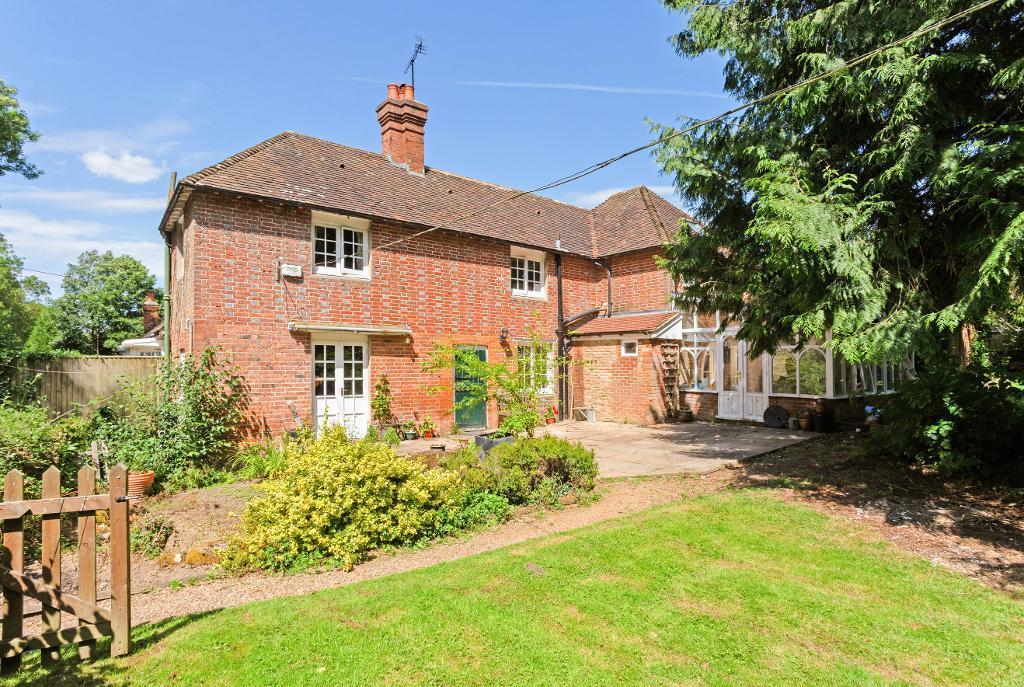 Station Road, Goudhurst, Kent, TN17 1HA 4 bed semidetached house for