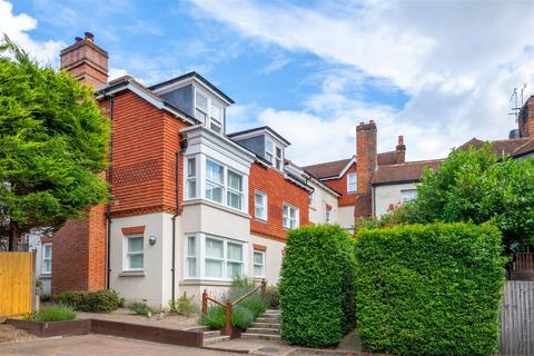 2 Pilgrim Mews, Reigate, RH2 8AH
