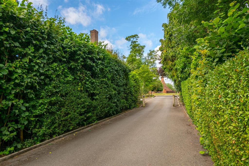 2 Pilgrim Mews externals-4.jpg