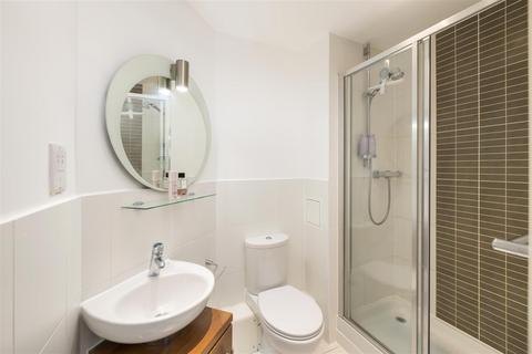 2 Pilgrim Mews, Reigate, RH2 8AH