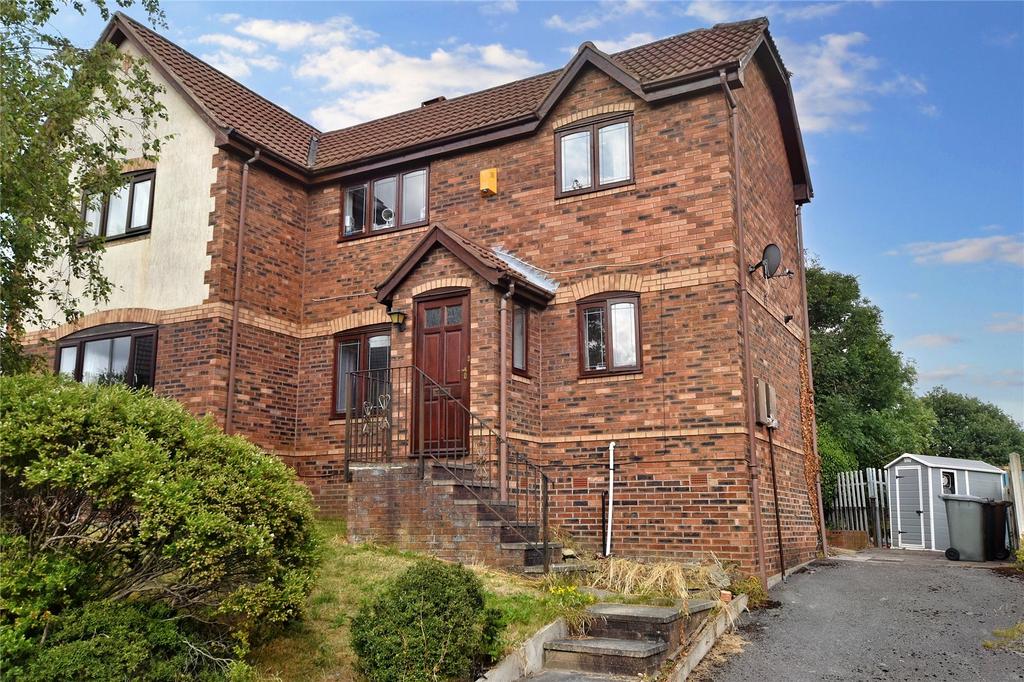 Harcourt Drive, Morley, Leeds, West Yorkshire 2 bed semidetached house