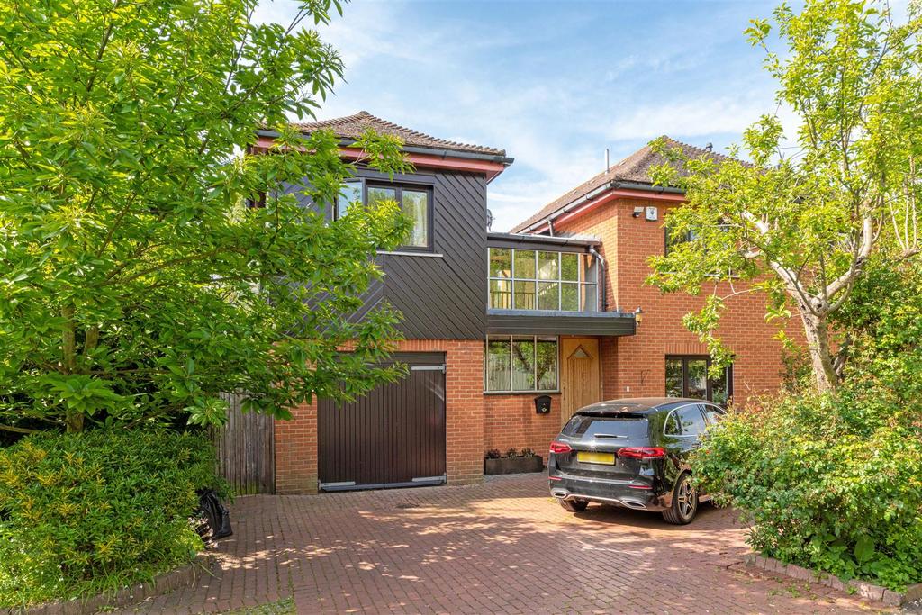 1 Egliston Lawns Ext.jpg