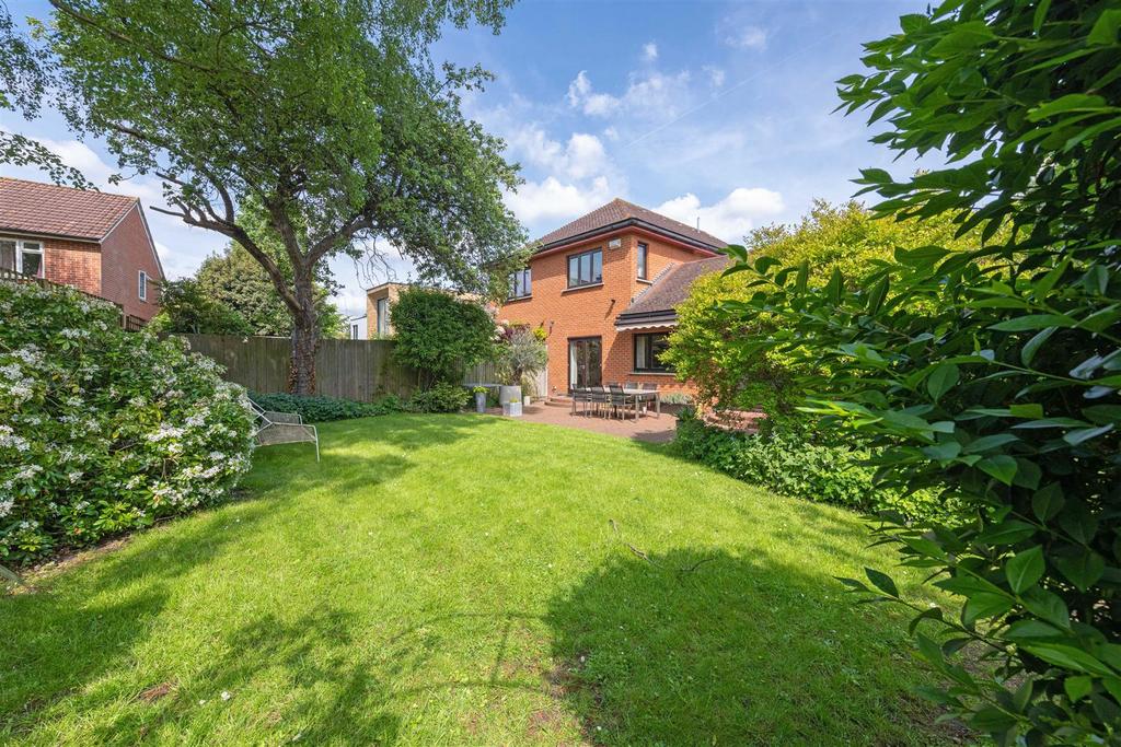 1 Egliston Lawns Gdn 3.jpg