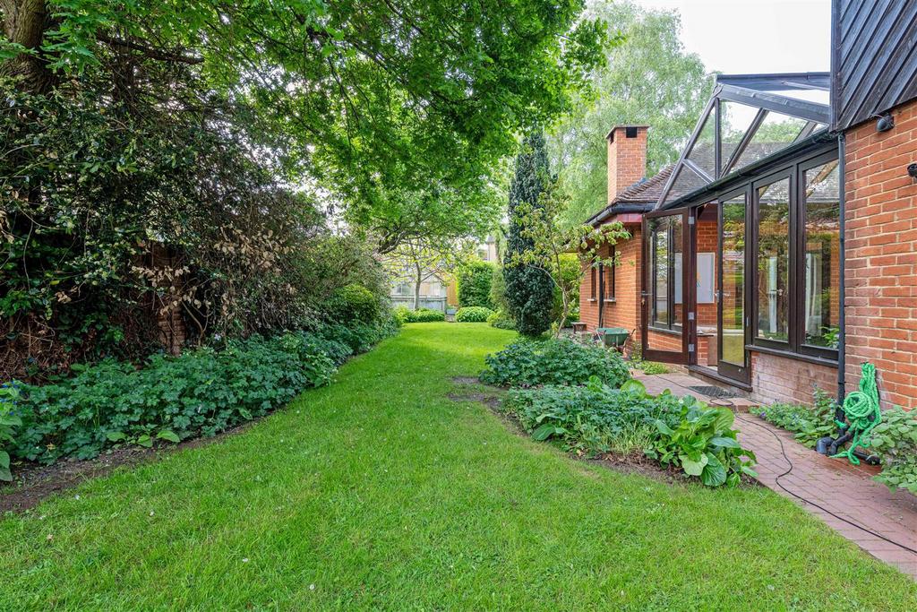 1 Egliston Lawns Gdn 2.jpg