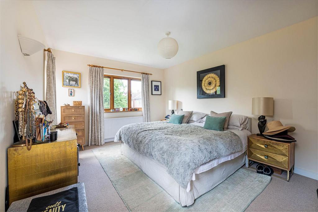 1 Egliston Lawns Bed 3.jpg