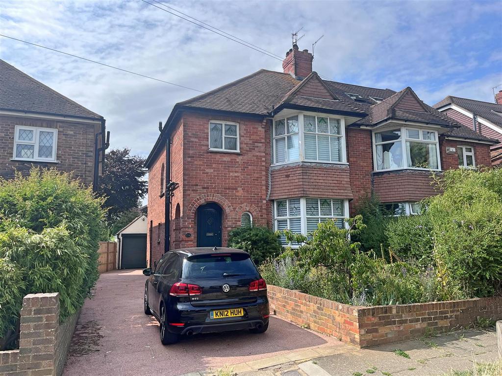 Holmes Avenue, Hove 3 bed semidetached house £600,000