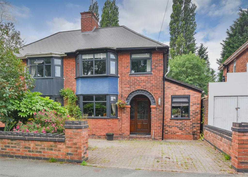 91 Cadman Crescent, Fordhouses, Wolverhampton 3 bed semidetached house for sale £245,000