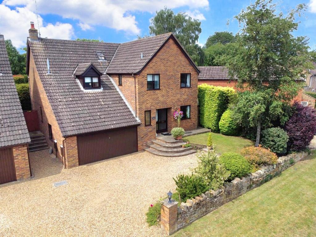 Old Road, Scaldwell, Northamptonshire NN6 4 bed detached house for sale